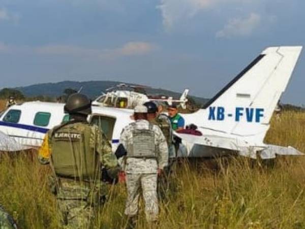 Sin lesionados tras caida de avioneta en Bosques de Chapultepec