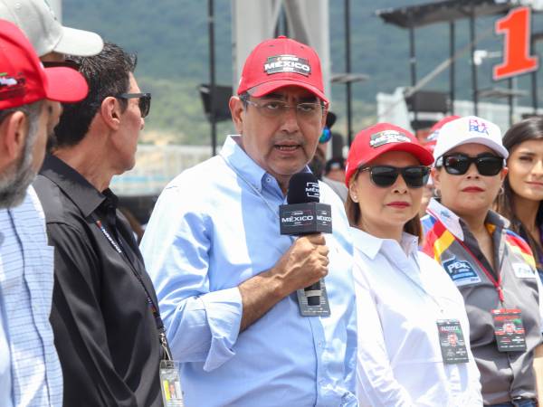 Sergio Salomón presidió banderazo de la sexta fecha de la Nascar México Series