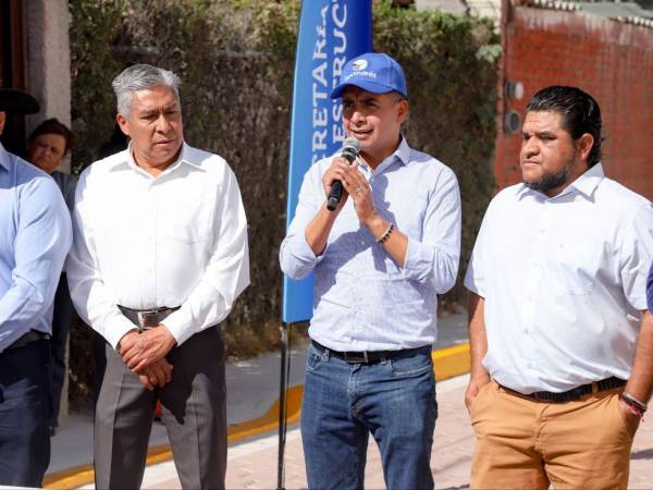 Entrega Mundo Tlatehui adoquinamiento de privadas en la colonia Concepción La Cruz