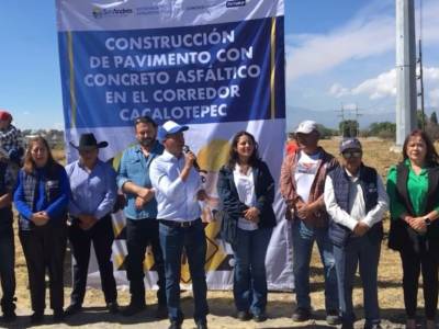 “Mundo” Tlatehui da banderazo a pavimentación de la Radial a Cacalotepec