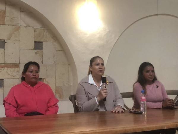 Tonantzin Fernández no está sola, mujeres cholultecas la respaldan