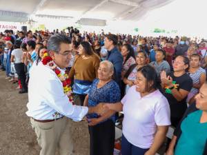 Entrega Sergio Salomón rehabilitación de la carretera San Gabriel Chilac-Teotitlán-Tehuacán