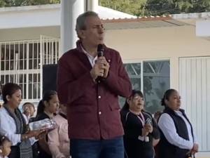 Pepe Chedraui se compromete a realizar obra en Canoa