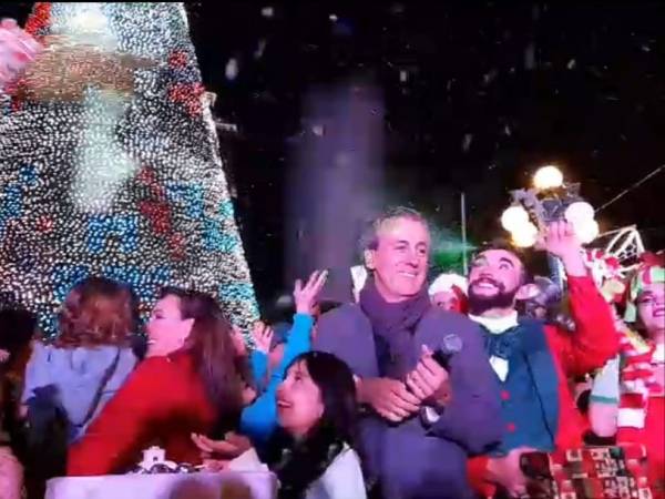 Pepe Chedraui encabeza el encendido del árbol y da a conocer actividades decembrinas