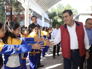 Con techados en escuelas, gobierno de Sergio Salomón contribuye a cuidar salud de estudiantes 