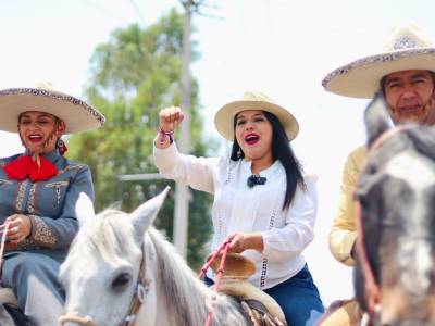 Con cabalgata, charros de San Pedro Cholula respaldan a Tonantzin Fernández