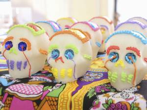 Promueve Cultura artesanías poblanas para temporada de “Día de Muertos”