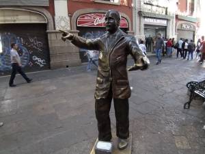 En malas condiciones las esculturas de la calle 5 de Mayo 