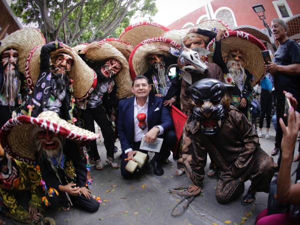 Armenta reconoce la cultura de los pueblos mixtecos