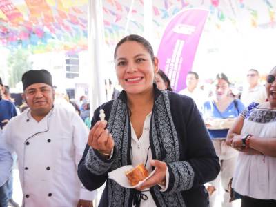 Inaugura Lupita Cuautle la Feria de la Rosca 2025 en San Andrés Cholula