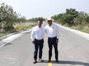 Inaugura Sergio Salomón obras carreteras en Xochiltpec, Huaquechula y Tochimiltzingo