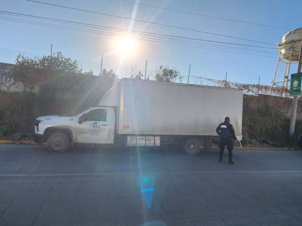 La SSCYPC de Cuautlancingo aseguró una camioneta en aparatente abandono y una motocicleta con reporte de robo