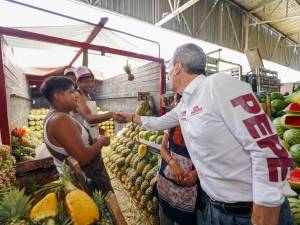 Pepe Chedraui se compromete a fortalecer los servicios en la Central de Abasto