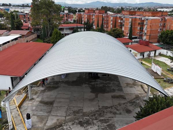 Entrega Sergio Salomón entregó techado de la plaza cívica en la primaria “16 de Septiembre de 1810”