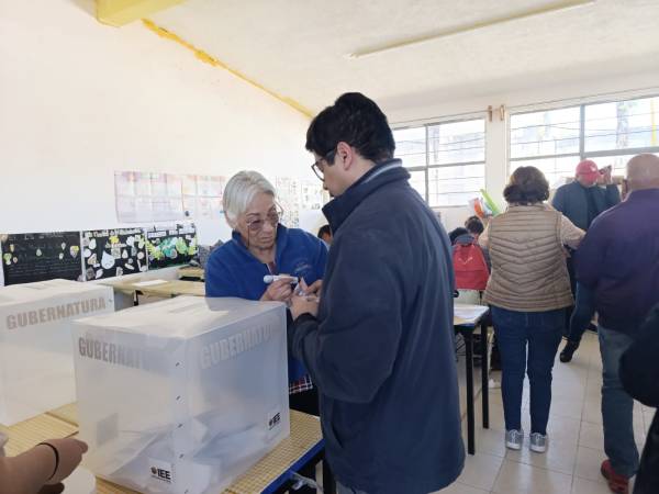 Ganan plebiscitos candidatos a fines de Morena y Movimiento Ciudadano en la capital