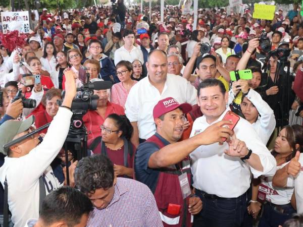 Previo al cierre de campaña, Armenta se reunió con más de 25 mil poblanas y poblanos