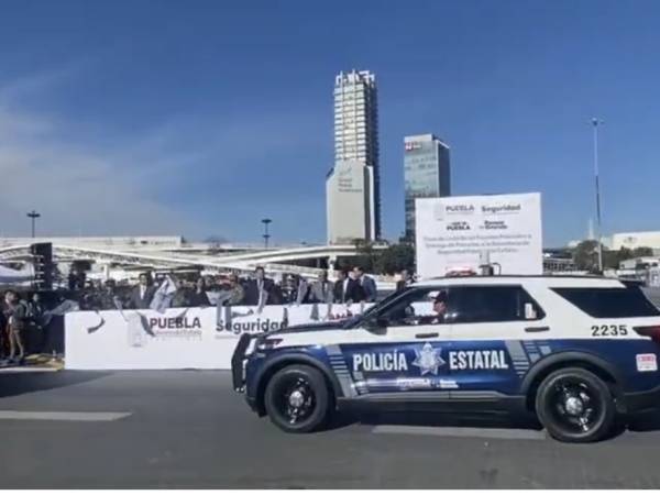 Entrega Armenta nuevas patrullas a policías estatales