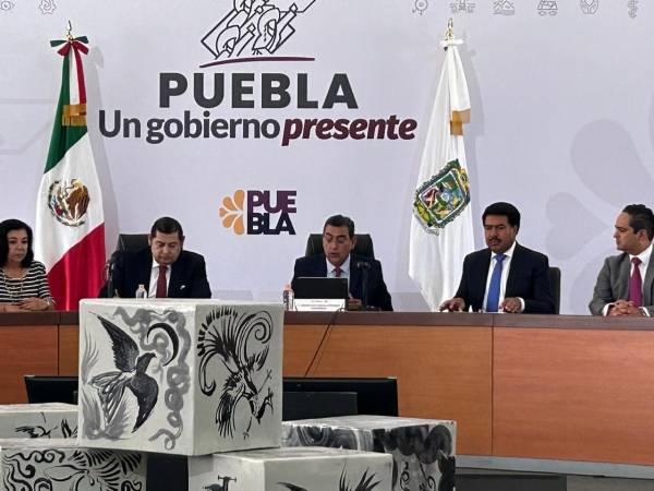 Presentan equipos de transición, Céspedes y Armenta, aseguran que Puebla seguirá avanzando 