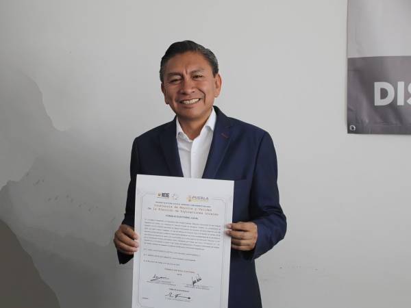 Recibe José Luis Figueroa Constancia de Mayoría como diputado local del distrito 20