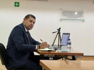 Alejandro Armenta continúa su preparación académica por Puebla