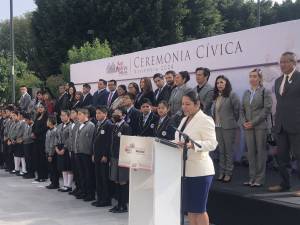 Celebra Lupita Cuautle primera ceremonia cívica