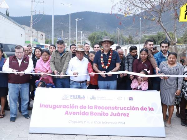 Inaugura Sergio Salomón reconstrucción de pavimento con adocreto en Chapulco