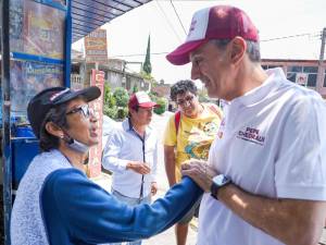 Pepe Chedraui fue arropado por las y los vecinos de la colonia 10 de Mayo