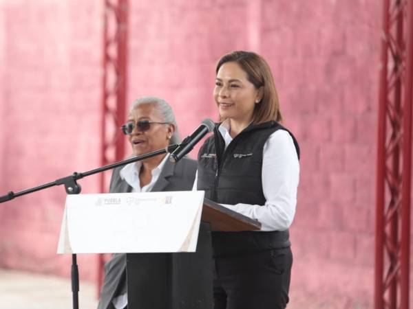 Equipa SEDIF desayunadores escolares en Puebla capital