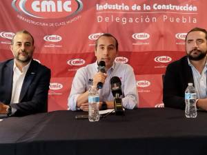 Se compromete Mario Riestra a trabajar de la mano con constructores