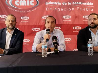 Se compromete Mario Riestra a trabajar de la mano con constructores