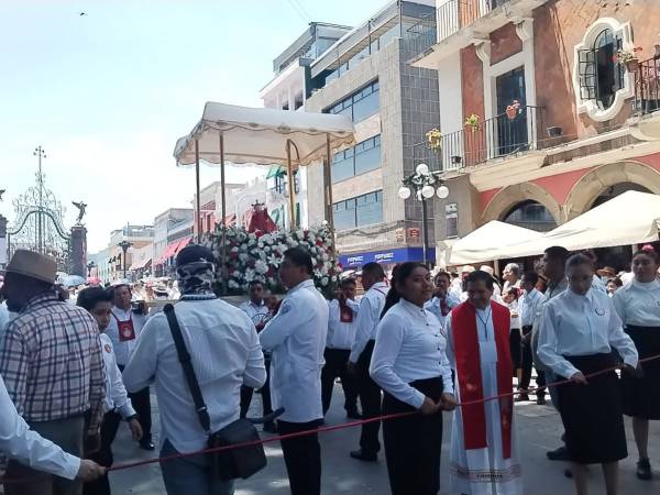 Más de 160 mil personas participaron en la Procesión de Viernes Santo