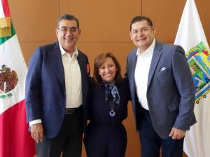 Gobernadores electo y en funciones se reúnen con gobernadora de Tlaxcala