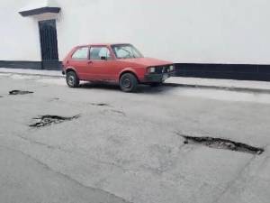 Destrozadas las calles de Puebla, Colonia San Pedro y Roma invadidas por los baches