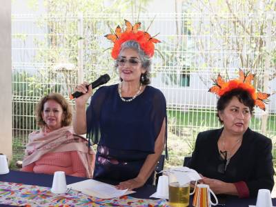 Celebra Lupita Fernández Díaz con adultos mayores la festividad de Todos los Santos