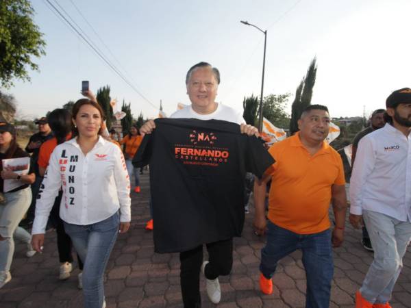 Fernando Morales y Fernando Castellanos entablan conversaron con las y los ciudadanos de Calpan