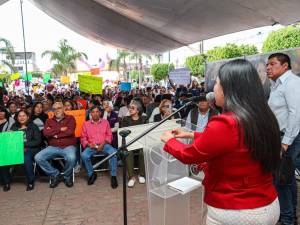 En Santiago Momoxpan, reconocen a Tonantzin Fernández como la edil electa de San Pedro Cholula