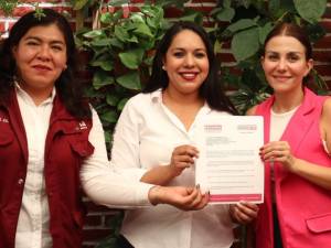 Firma Tonantzin Fernández compromisos en favor de los adultos mayores de San Pedro Cholula