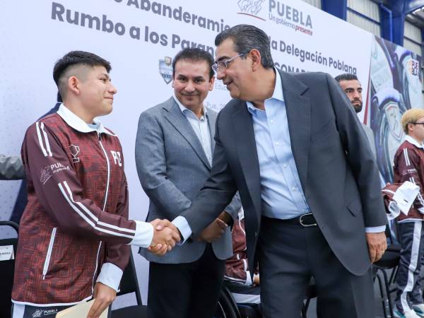 Preside Sergio Salomón abanderamiento de la delegación poblana rumbo a los Paranacionales CONADE 2024