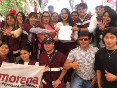 Firma Tonantzin Fernández compromiso con jóvenes