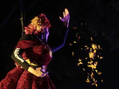 Disfrutaron cientos de poblanos el performance ¡Ay Llorona! en el Zócalo