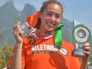 Equipo de atletismo UDLAP bicampeones nacionales CONADEIP 2024