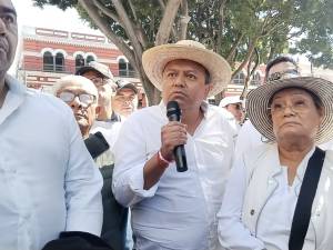 Bodegueros y comerciantes de la Central de Abasto se manifiestan, exigen justicia