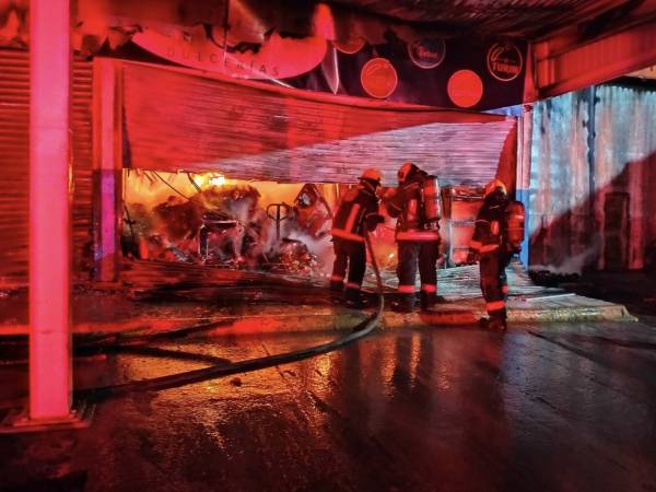 Sofocan unidades de emergencia incendió en La Gran Bodega