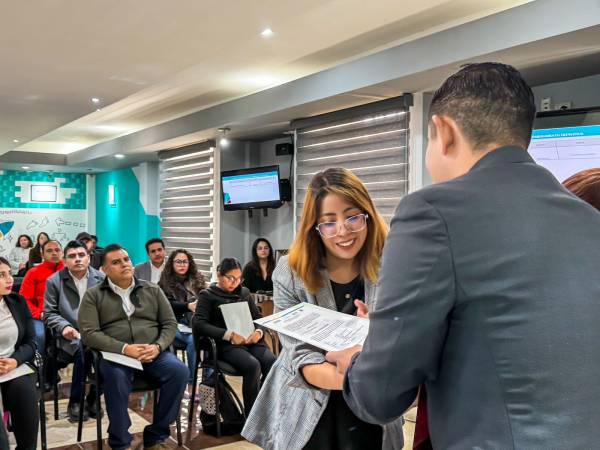 Entrega COBAEP nombramientos definitivos a docentes de media superior