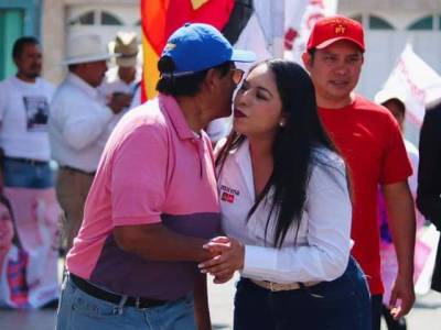 Con mega caminatas, continúa Tonantzin Fernández escuchando a los cholultecas