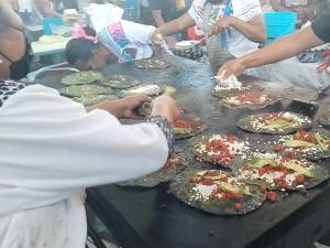 Un éxito la Feria de la Memela en La Resurrección