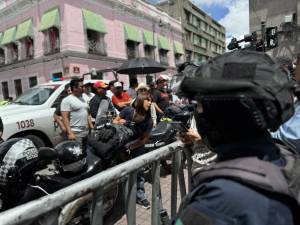 Blindan Congreso por manifestantes en contra de la Reforma Judicial, hay enfrentamientos violentos 