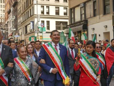 Armenta es aclamado como el Gobernador del Pueblo por migrantes en Nueva York