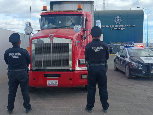 Policía de Coronango recupera tráiler robado en el EdoMex