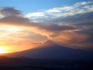 Reporta Popocatépetl 30 exhalaciones